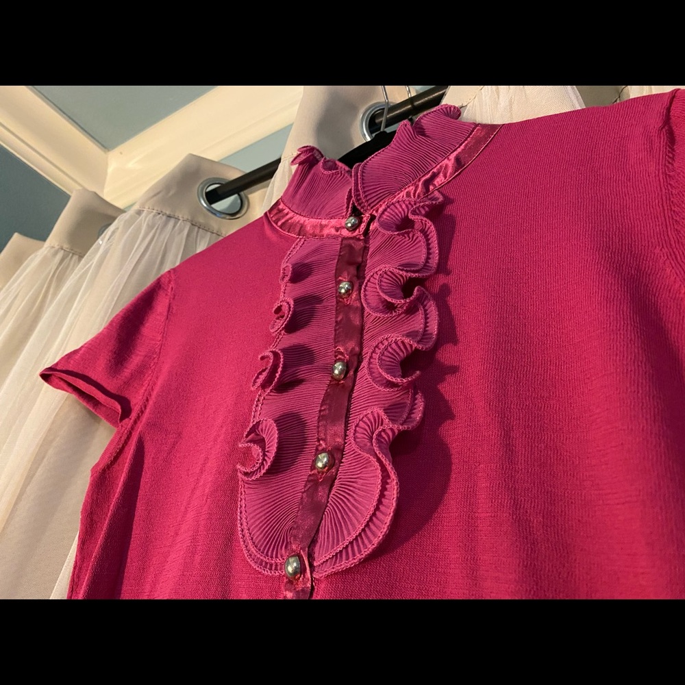Adrienne Vittadini ruffle neck, front blouse. XL - Picture 2 of 5